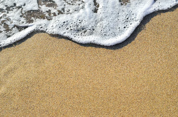 潮波清洁，桑迪，海的海滩上 — 图库照片