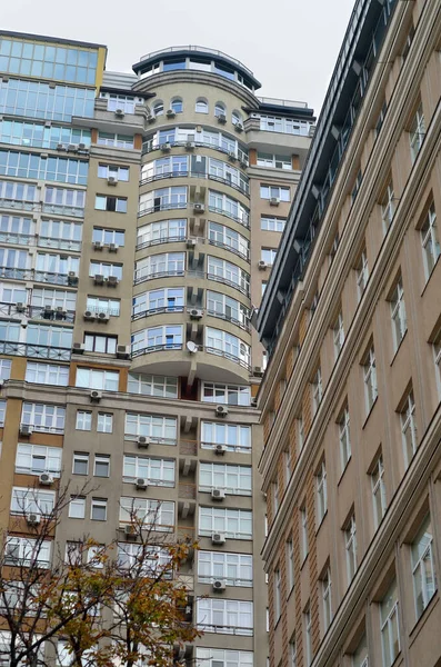 Fachada Edifício Edifício Alto Perto — Fotografia de Stock