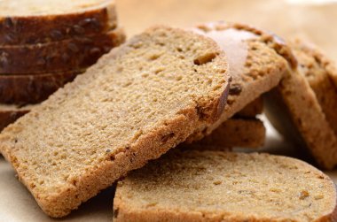 Dilimlenmiş ekmek, taze fırın ürünleri...