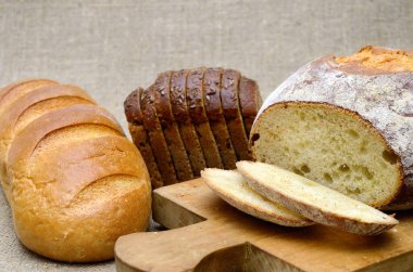 Dilimlenmiş ekmek, taze fırın ürünleri...