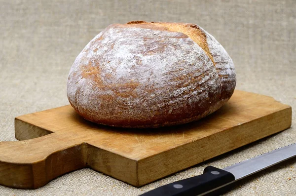 Čerstvý Chleba Řezací Desce Pekařské Výrobky Zavřít — Stock fotografie