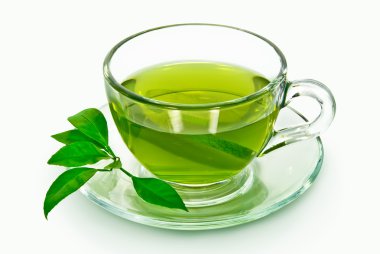 Beyaz arka plan üzerinde izole limonlu yeşil çay