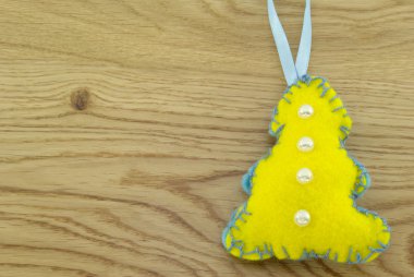 ev yapımı kumaş oyuncak maskot ahşap zemin