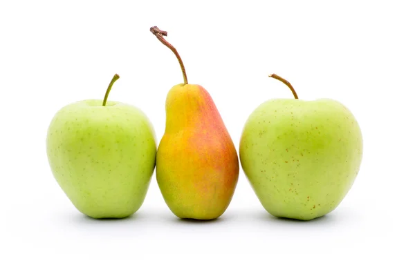 Δύο μήλα και αχλαδιάς απομονωθεί σε λευκό φόντο — Φωτογραφία Αρχείου