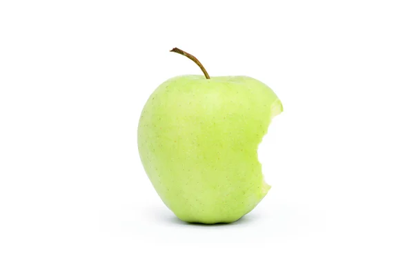 Gebeten groene appel geïsoleerd op een witte achtergrond — Stockfoto