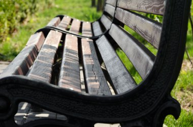Sahildeki bir parkta ücretsiz tezgah