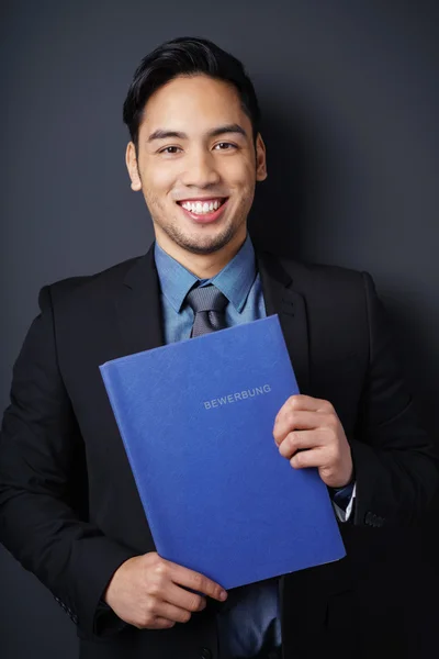 Succesvolle sollicitanten met zijn CV — Stockfoto