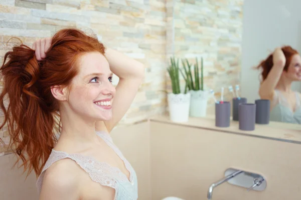 Young Woman with Red Hair in Ponytail in Bathroom — ストック写真