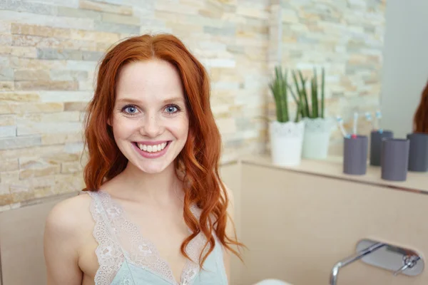 Young Redhead Woman Wearing Smiling in Bathroom — ストック写真