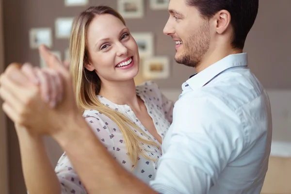 Vivacious young woman dancing with her husband — Stock Photo, Image