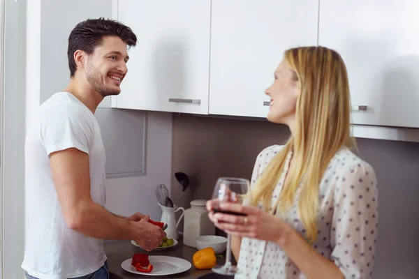 Couple making dinner in the kitchen — Stock Photo, Image