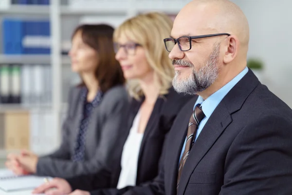 Drei Führungskräfte in einem Meeting — Stockfoto