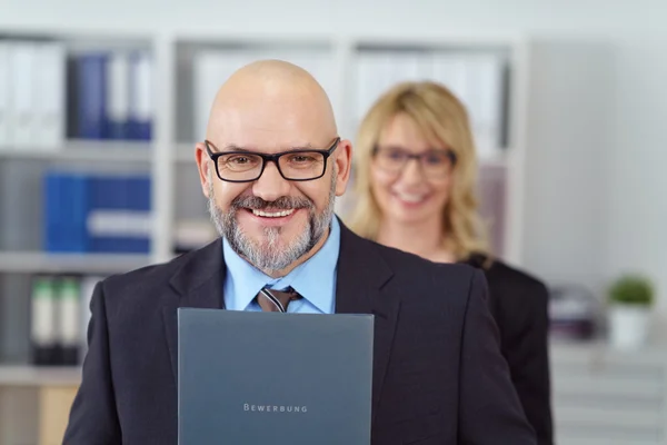 Sorrindo candidato a emprego bem sucedido — Fotografia de Stock