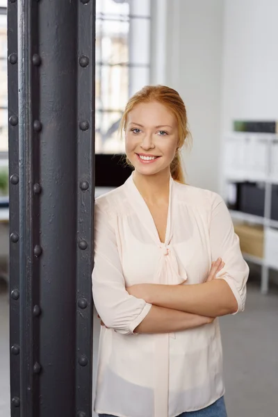 Pretty young redhead woman with a lovely smile — Stok fotoğraf