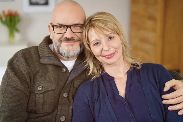 Smiling friendly middle-aged couple — Stock Photo, Image