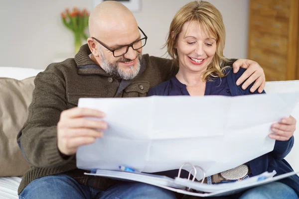 Enthusiastic couple planning a new house — Stock Photo, Image