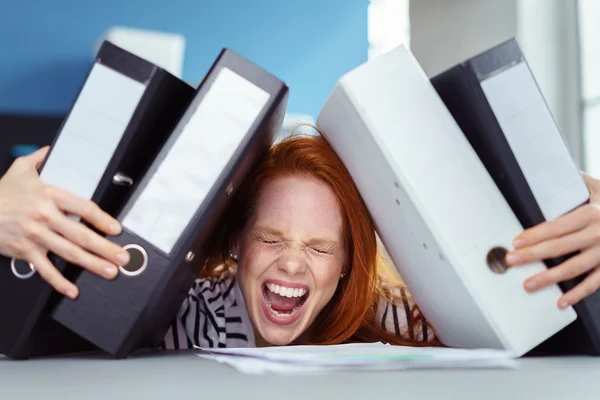 Frustrated young businesswoman yelling — Stock Photo, Image