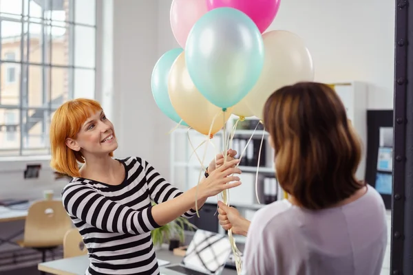 Two female business partners holding balloons — Stock Photo, Image
