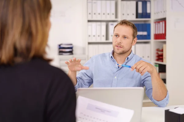Two businesspeople discussing a document — Stock Photo, Image