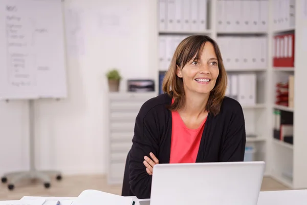 Attractive middle-aged businesswoman — 图库照片