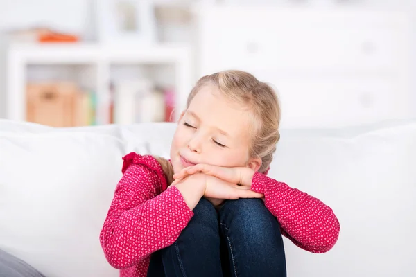 Niña soñando —  Fotos de Stock