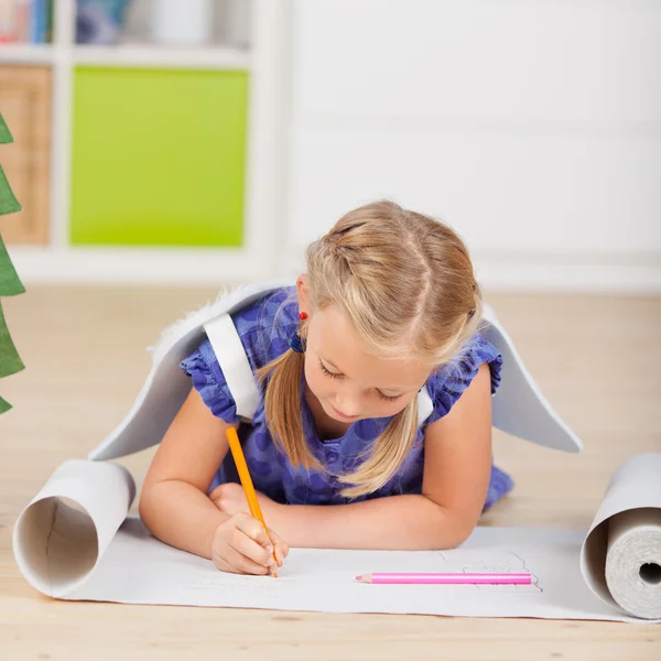 Girl drawing on chart paper — Stock Photo, Image