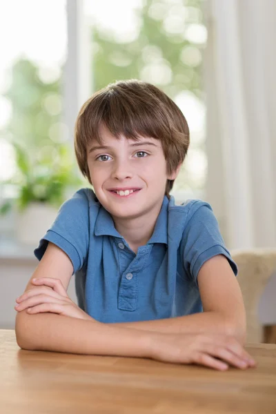 Knappe vriendelijke jongen — Stockfoto