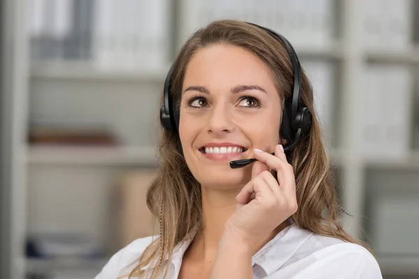 Call center operator taking customer call — Stock Photo, Image