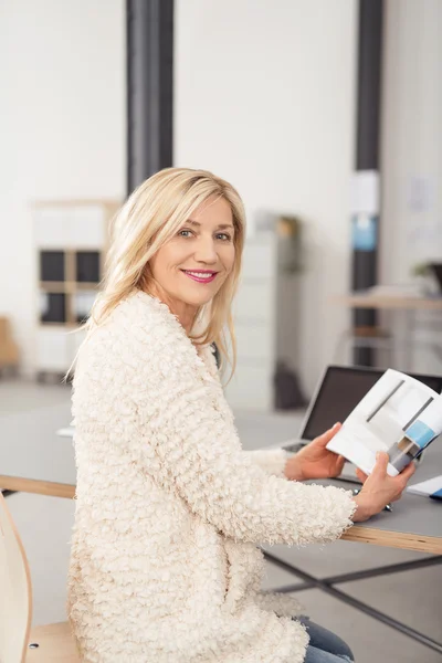 Office Woman Holding a Book — Stock Photo, Image