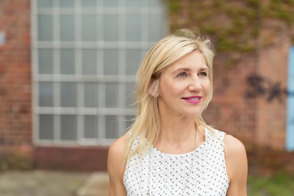 Stylish blond woman watching something — Stok fotoğraf