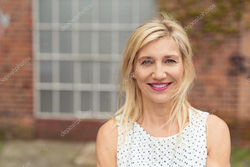8. Blonde hair on middle-aged woman - wide 3