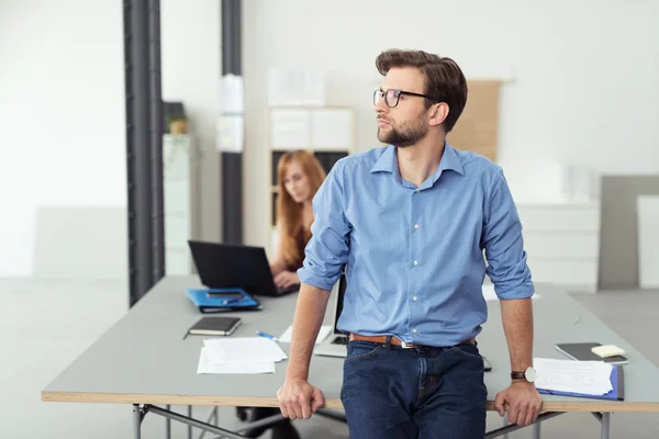 Jungunternehmer denken — Stockfoto