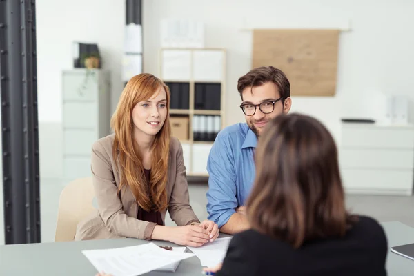 Investment broker meeting with a young couple — Stock Photo, Image