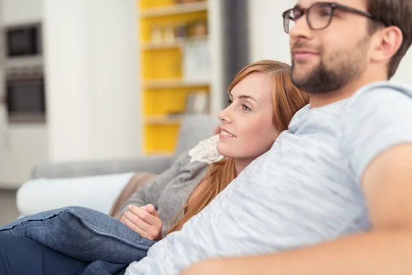 Couple enjoying a relaxing moment together — Stock Photo, Image