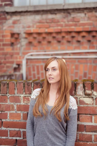 Woman Leaning on Brick Wall — Stock Photo, Image