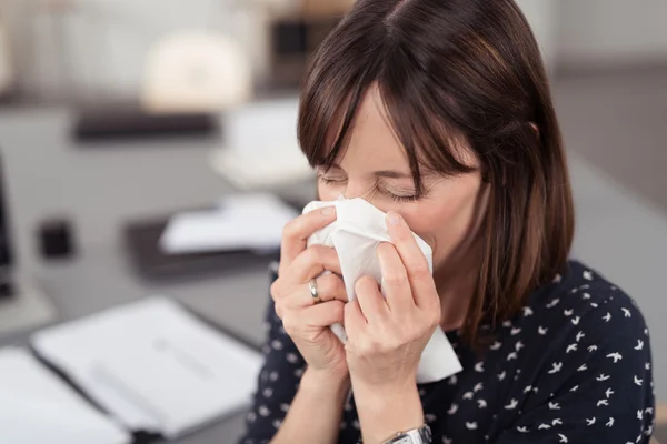 Sick Lady Sneezing Into a Tissue — Zdjęcie stockowe