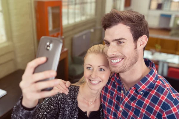 Young couple posing for a selfie — Stock Photo, Image