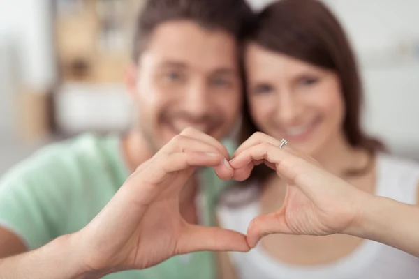 Sweet Young Lovers Making Heart Shape Hands — Stock Photo, Image