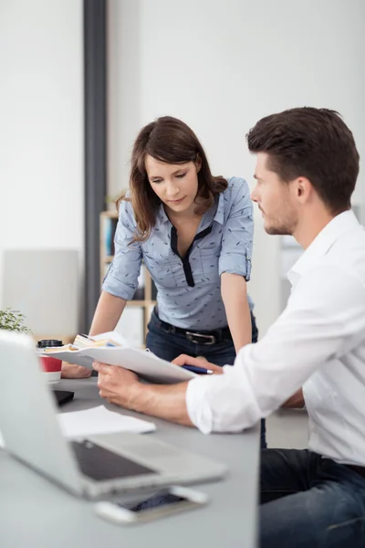 Business Couple Discussing About the Document — Stock Photo, Image