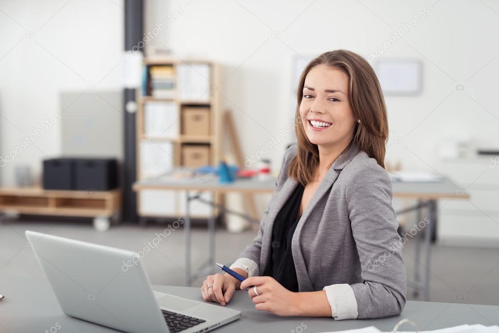 I work at an office. Офис менеджер приятный. Офис Shutterstock. Женщина офис смартфон. Офис менеджер Sigma.