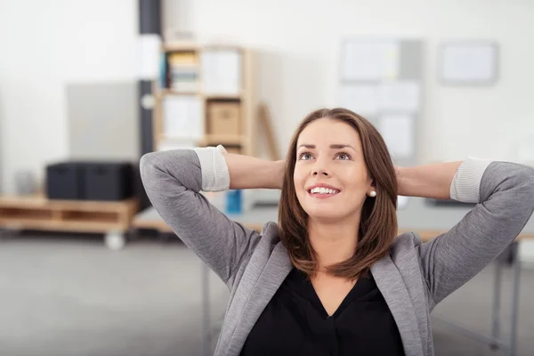 Doordachte Office vrouw op zoek Up met een glimlach — Stockfoto