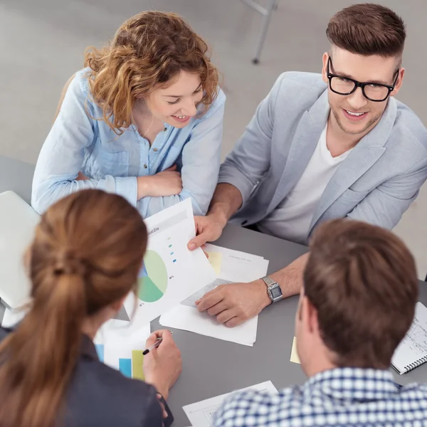 Businesspeople Brainstorming for Ideas Using Chart — Stock Photo, Image