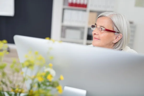Pensive Senior Office Woman Looking Into Distance — ストック写真