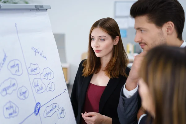 Brainstorming in the office — Stock Photo, Image