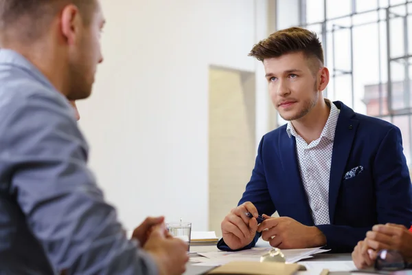 Two men in a business meeting — Stock Photo, Image