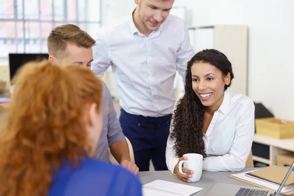 Young Business People Brainstorming at the Table — ストック写真