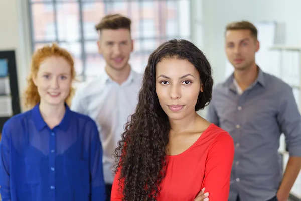 Confident Office Woman Against Three Colleagues — Zdjęcie stockowe