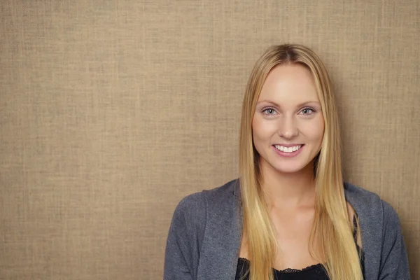 Pretty Businesswoman Against Wall with Copy Space — Stock fotografie