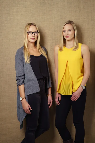 Fashionable Women Leaning Against Brown Wall — Stok Foto