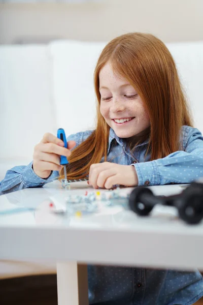 Menina ruiva bonita feliz — Fotografia de Stock